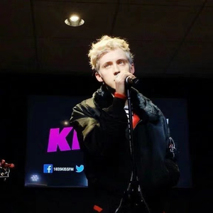 摘花少年迷一个人免费看全集
